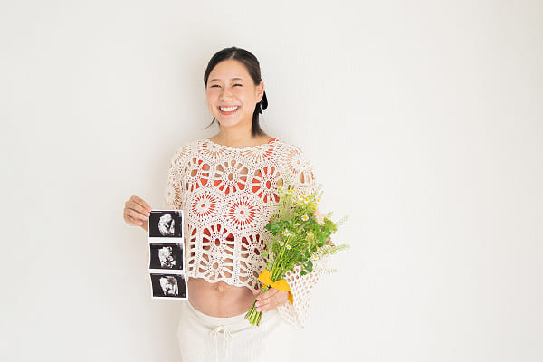 妊婦とエコー写真